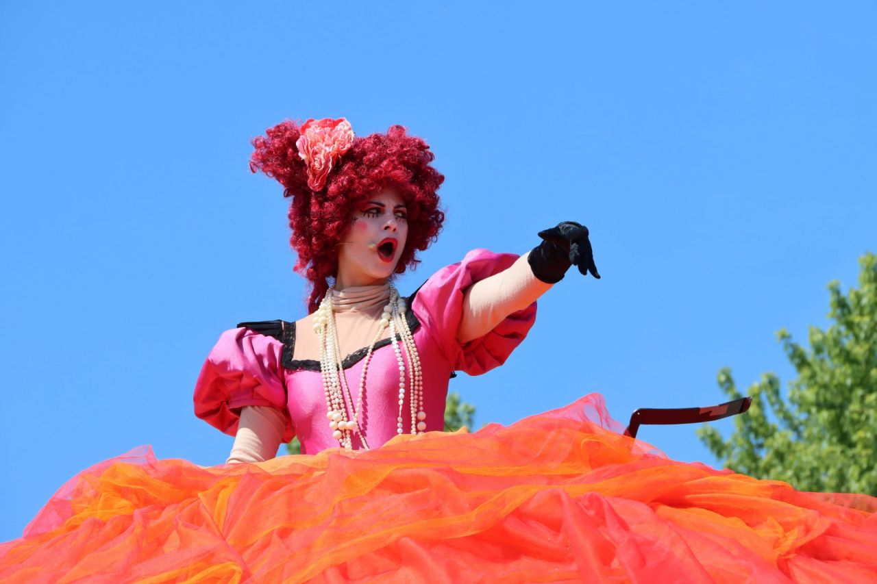 Verbaasde vrouw Theater aan Twater