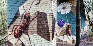Een prachtige muurschildering prijkt op De Ruïne